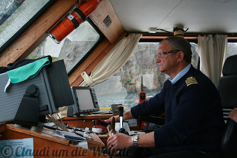 Per Boot über den Polarkreis