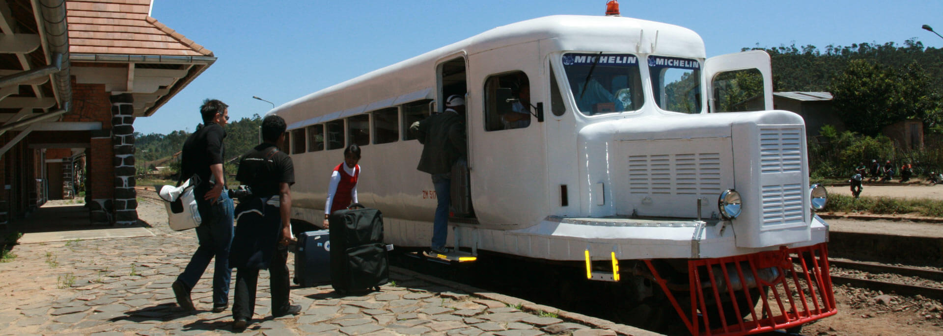 Im Micheline-Schienenbus durchs Hochland Madagaskars