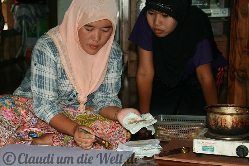 Batiken mit Homestay-Mutter De