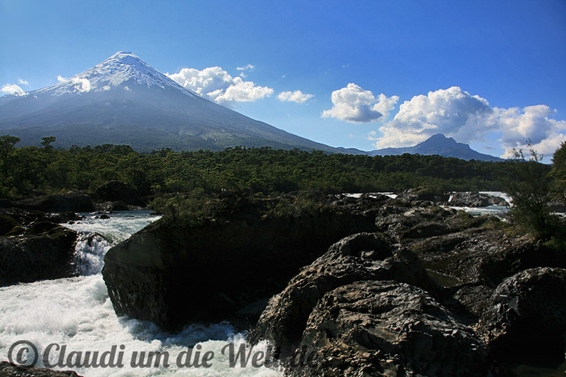 Wasserfall mit Osorno Wasserfall mit Osorno