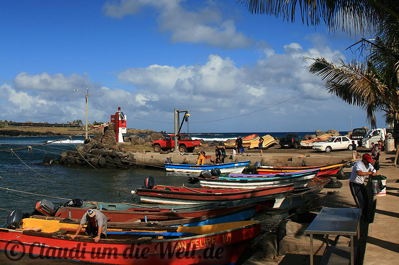 Hafen von hanga roa