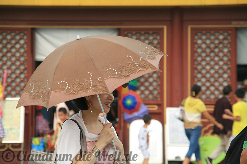 Frau mit Schirm Frau mit Schirm