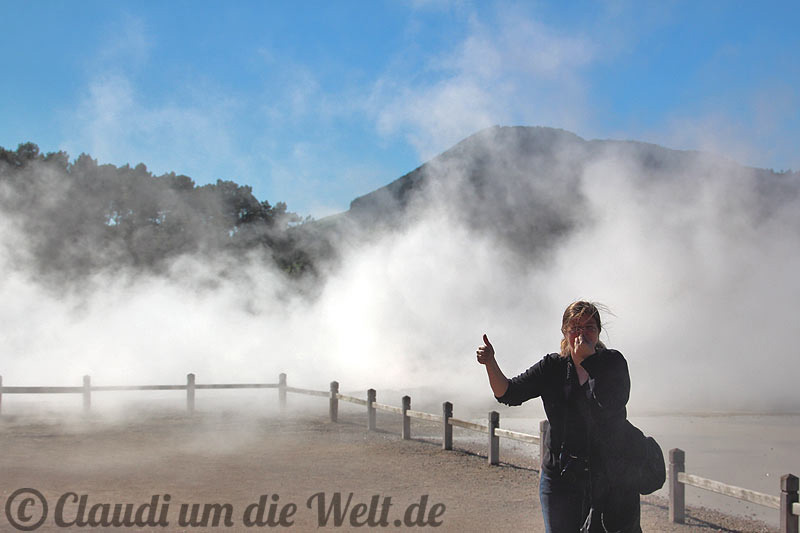 Nase zu und druch am Wai-o-tapu