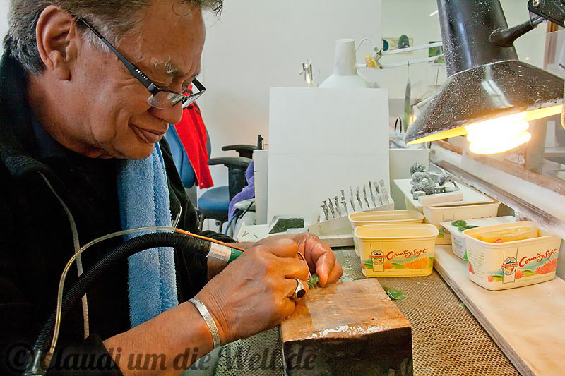 Neuseeland_hokitika-greenstone-carver