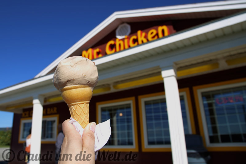 Cheticamp: Mr.Chicken Walnuss-Eis