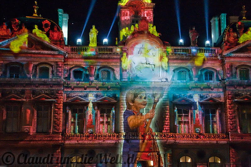 lyon-fete-des-lumieres-terreaux-2