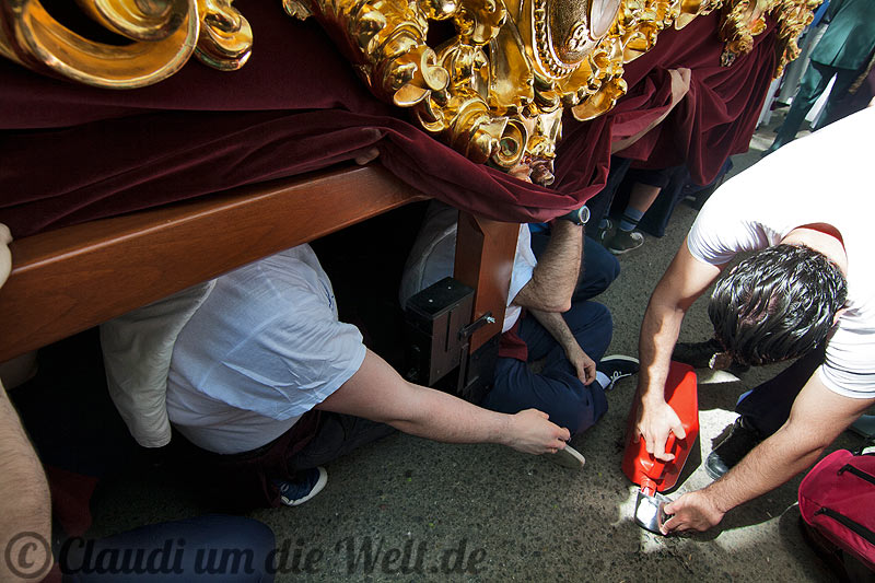 Sevilla Semana Santa Paso Träger