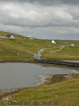 Shetland Mainland : Kleine Straßen schlängeln sich um Lochs