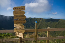 Wegweiser am Caldeira von Faial