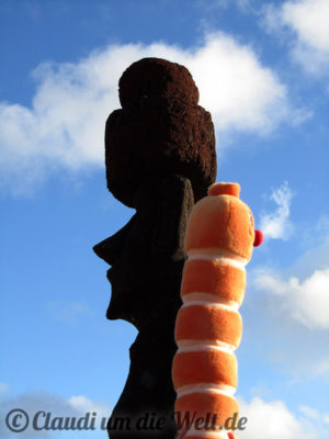 Qwoo Moai Rücken an Rücken