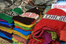 Wollmützen auf dem Kunstmarkt in Dalcahue