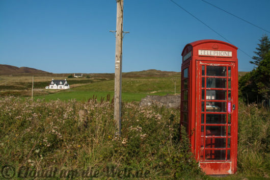 Telefonzelle im Fairy Glen, Isle of Skye