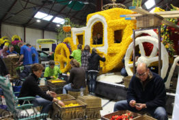 Sassenheim Blumencorso Vorbereitung