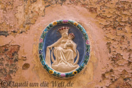 Typisch Malta: Heiligenbilder an den Häusern