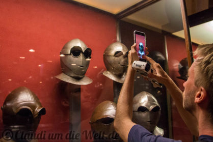 Ritterhelme in der Rüstungskammer des Großmeisterpalastes